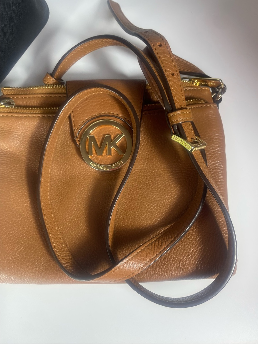 $25 LOW START ๐จ Michael Kors 2pc. Bundle- Jet Set/Fulton - Picture 8 of 16